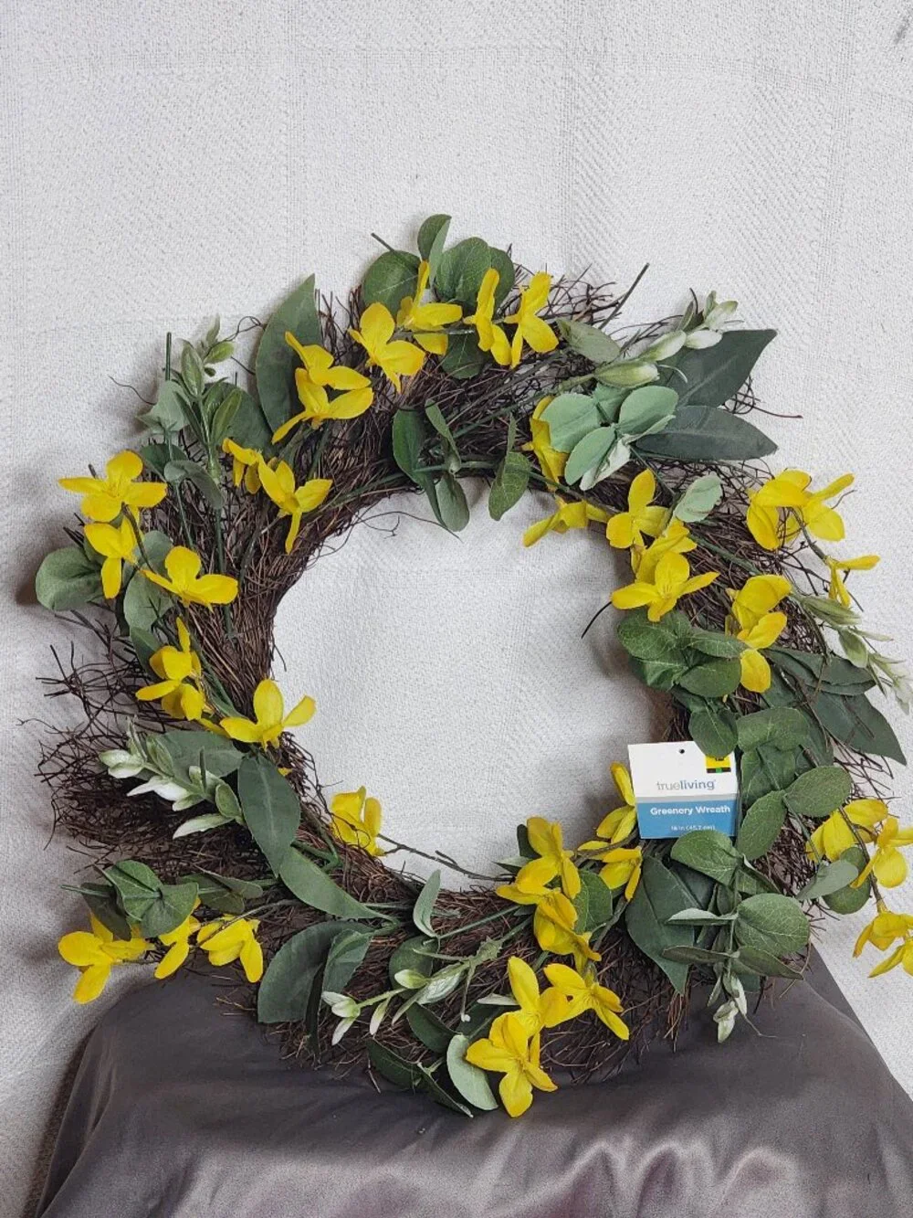 Hudson Farmhouse True Living Yellow Flower Leaf Indoor Only 18